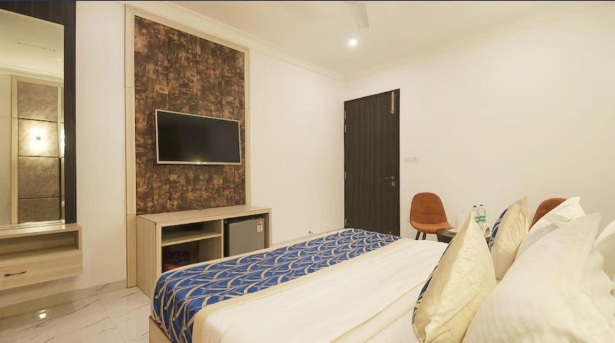 Hotel Almora Inn - Near By Delhi International Airport - With Free Airport Pickup And Drop Új-Delhi Kültér fotó