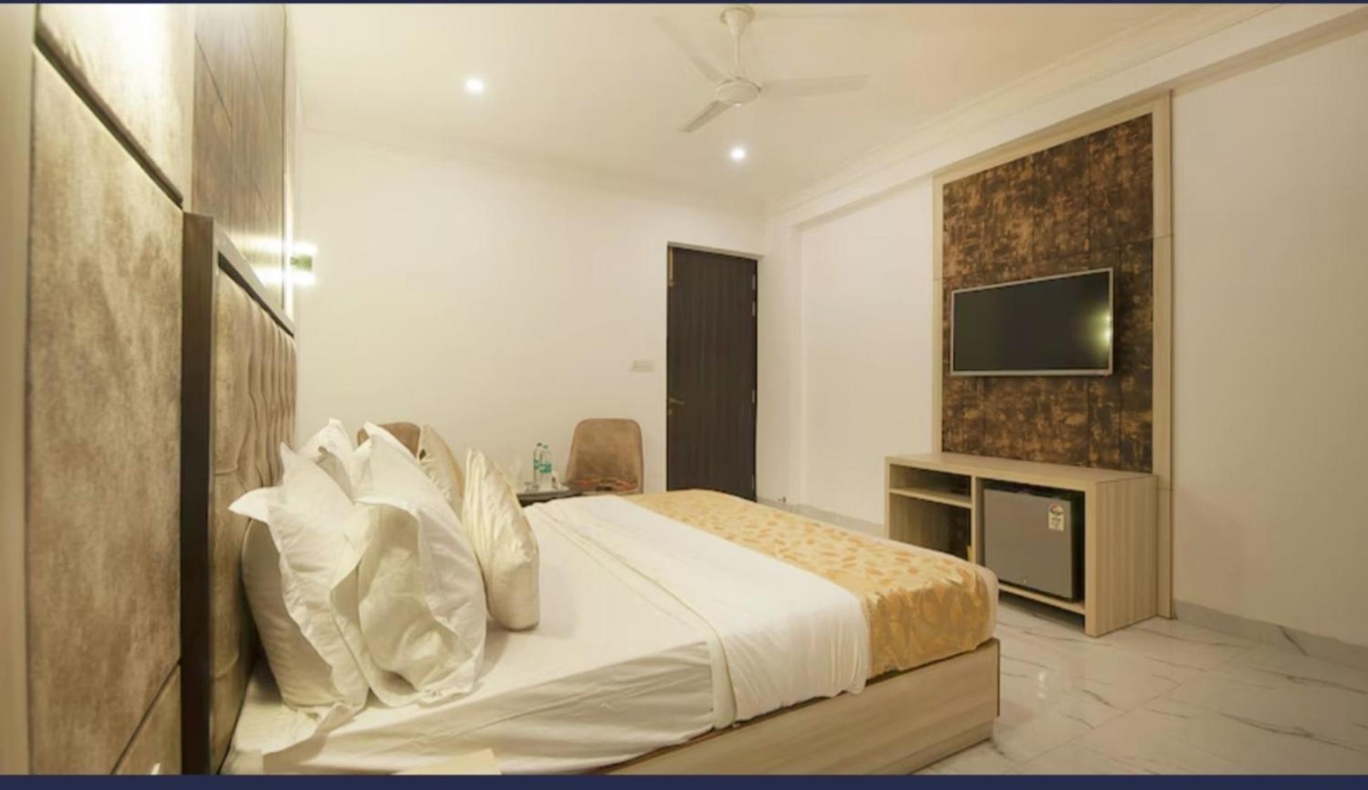 Hotel Almora Inn - Near By Delhi International Airport - With Free Airport Pickup And Drop Új-Delhi Kültér fotó