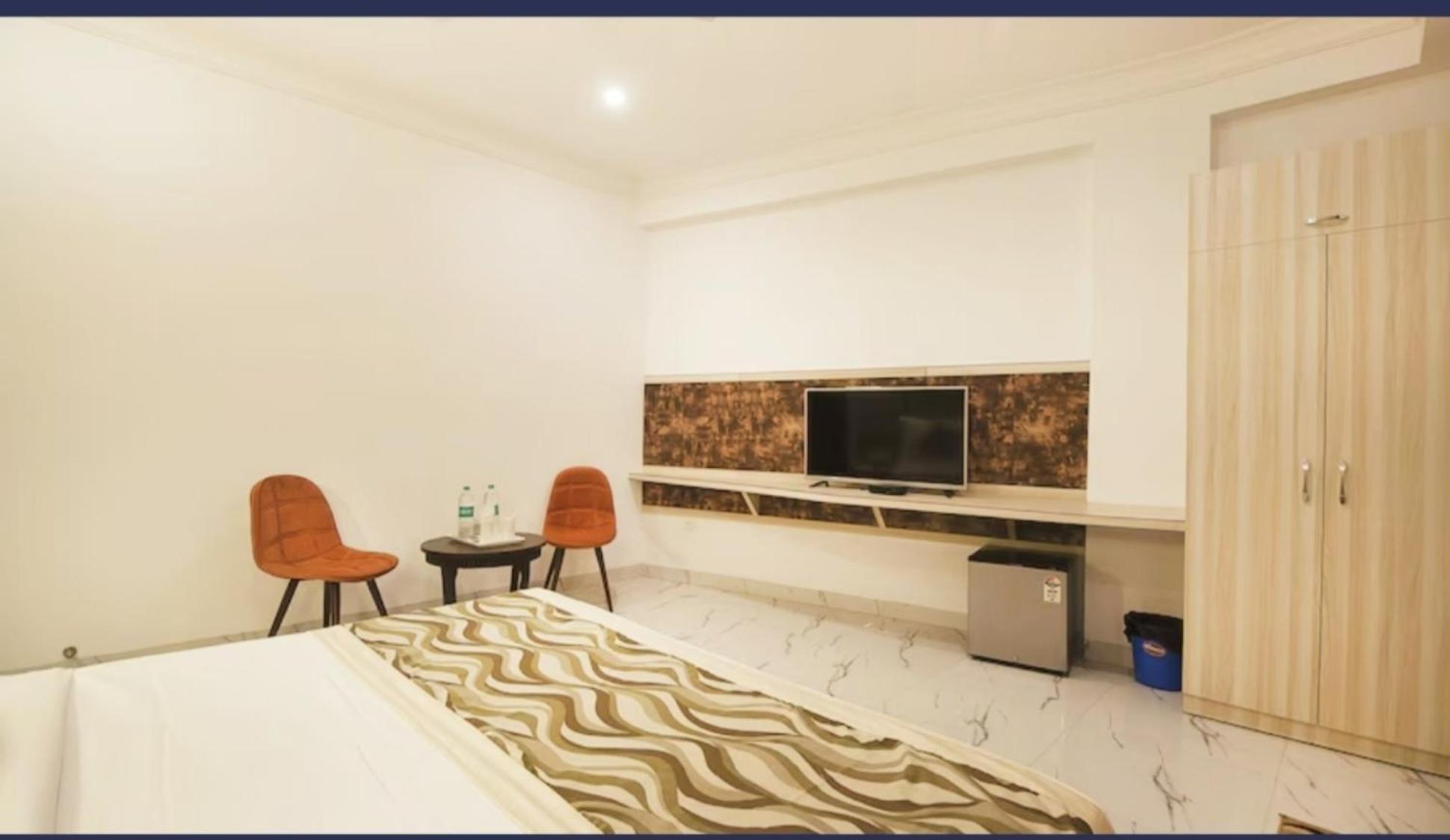 Hotel Almora Inn - Near By Delhi International Airport - With Free Airport Pickup And Drop Új-Delhi Kültér fotó