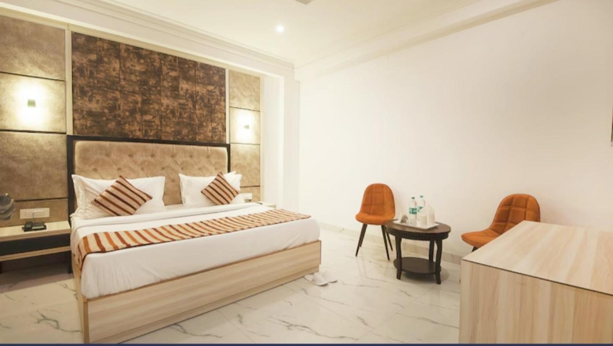 Hotel Almora Inn - Near By Delhi International Airport - With Free Airport Pickup And Drop Új-Delhi Kültér fotó