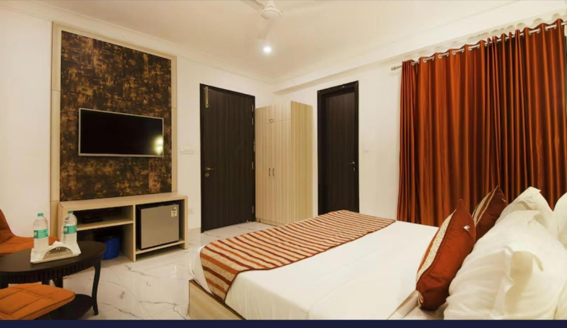 Hotel Almora Inn - Near By Delhi International Airport - With Free Airport Pickup And Drop Új-Delhi Kültér fotó