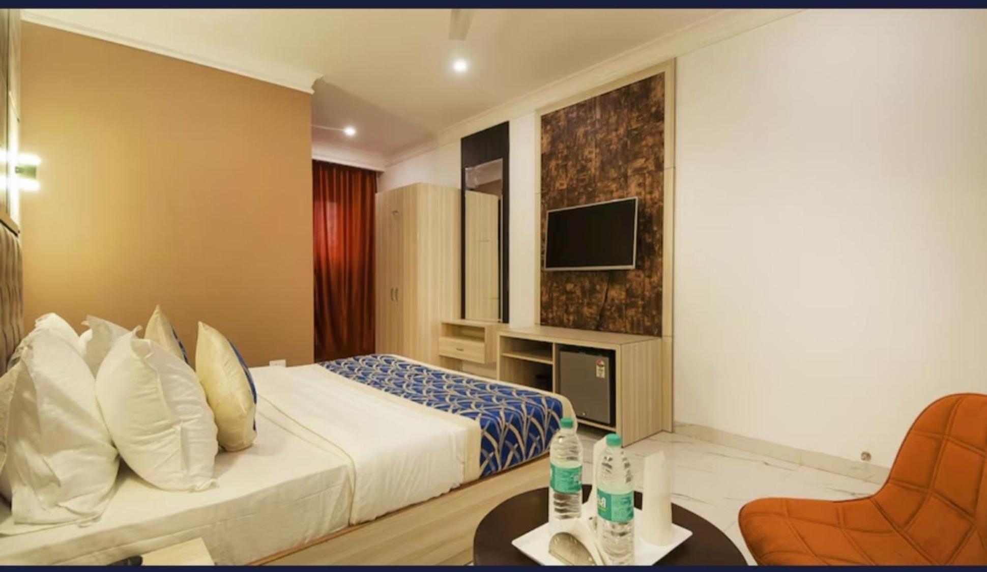 Hotel Almora Inn - Near By Delhi International Airport - With Free Airport Pickup And Drop Új-Delhi Kültér fotó