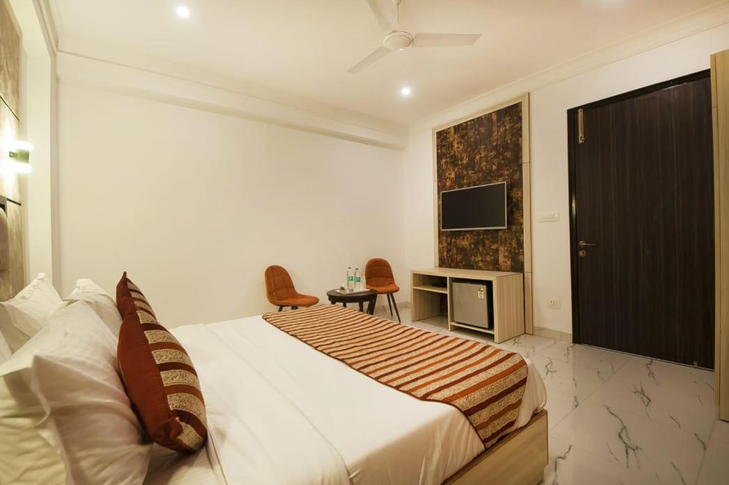 Hotel Almora Inn - Near By Delhi International Airport - With Free Airport Pickup And Drop Új-Delhi Kültér fotó