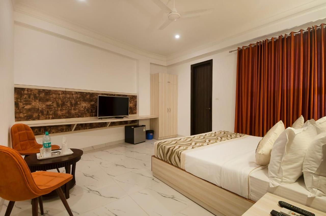 Hotel Almora Inn - Near By Delhi International Airport - With Free Airport Pickup And Drop Új-Delhi Kültér fotó