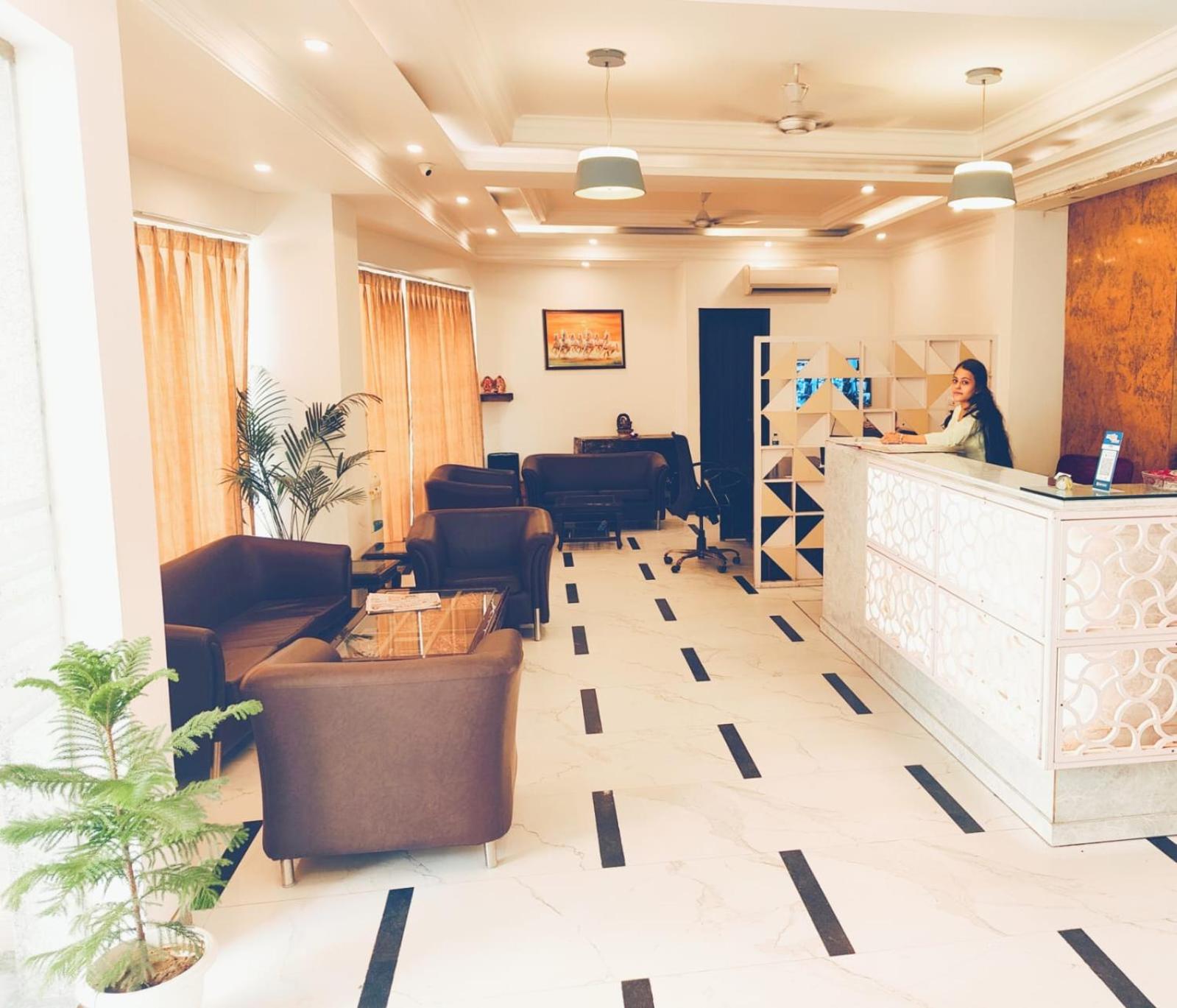 Hotel Almora Inn - Near By Delhi International Airport - With Free Airport Pickup And Drop Új-Delhi Kültér fotó